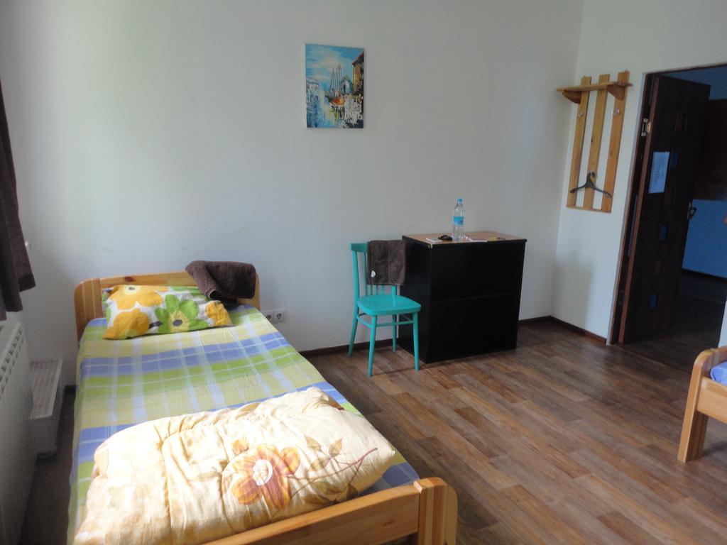Amigo Hostel Almaty Ruang foto
