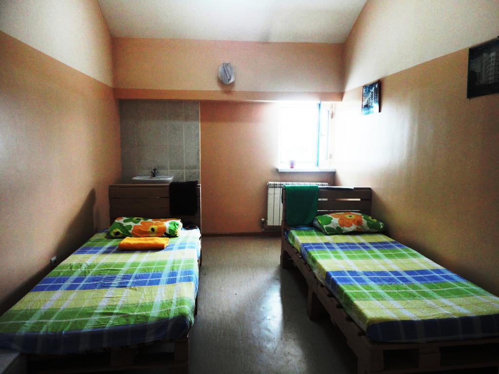Amigo Hostel Almaty Ruang foto