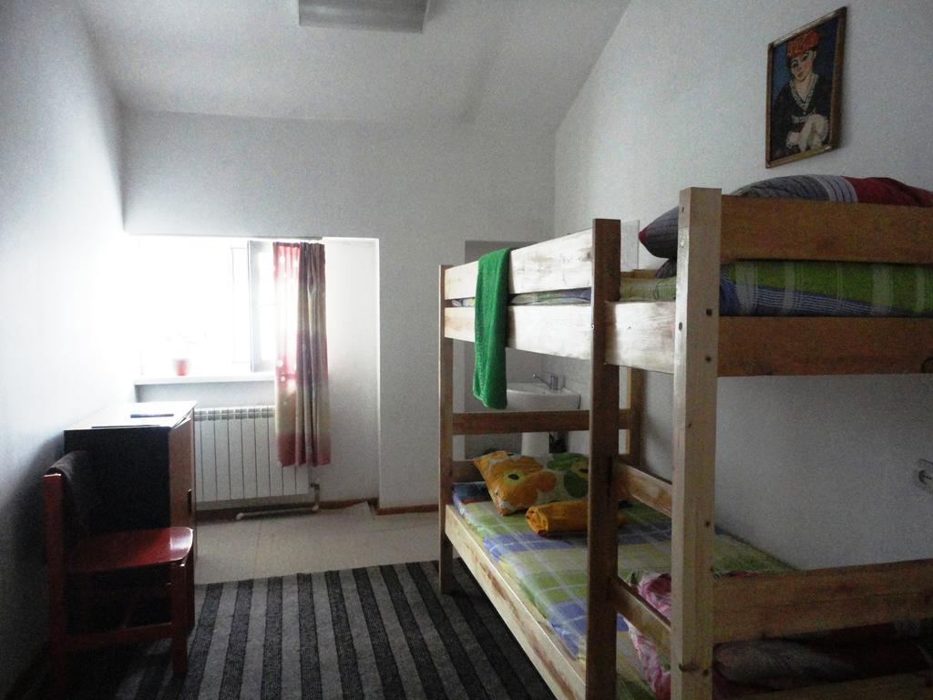 Amigo Hostel Almaty Bagian luar foto
